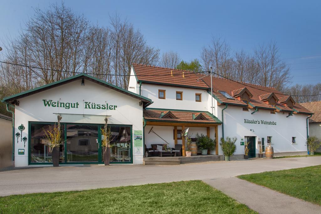 Готель Winzerhof Kuessler - Weinviertel Stillfried Екстер'єр фото