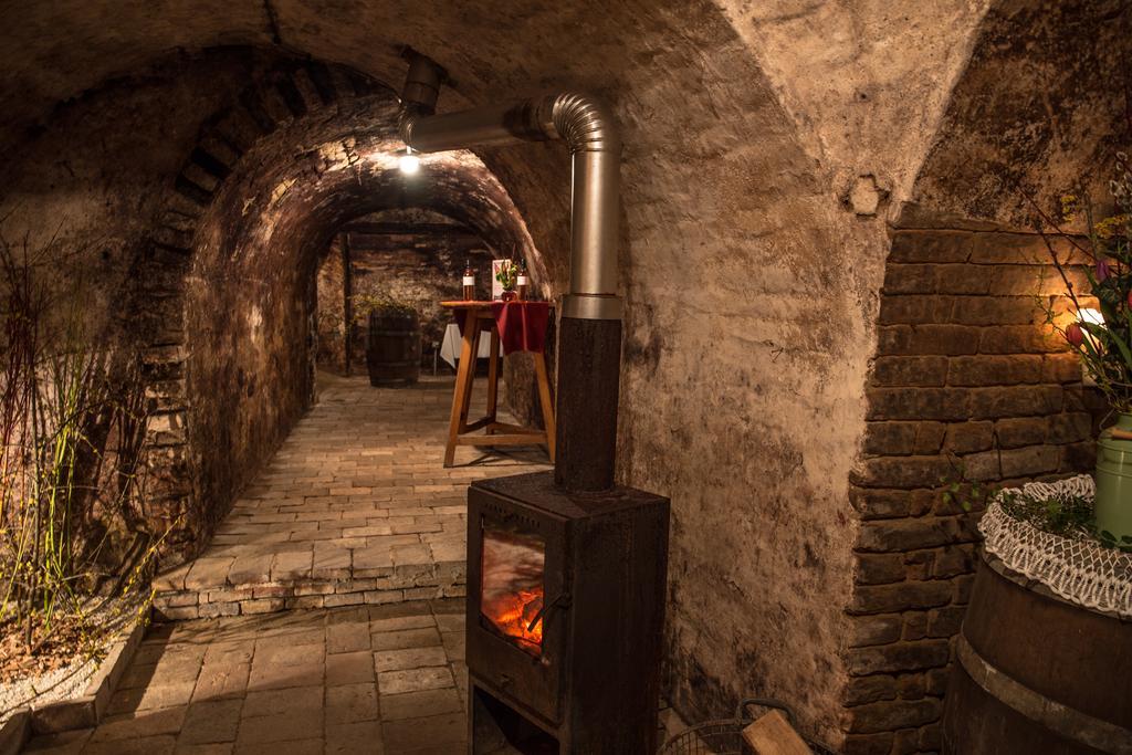 Готель Winzerhof Kuessler - Weinviertel Stillfried Екстер'єр фото
